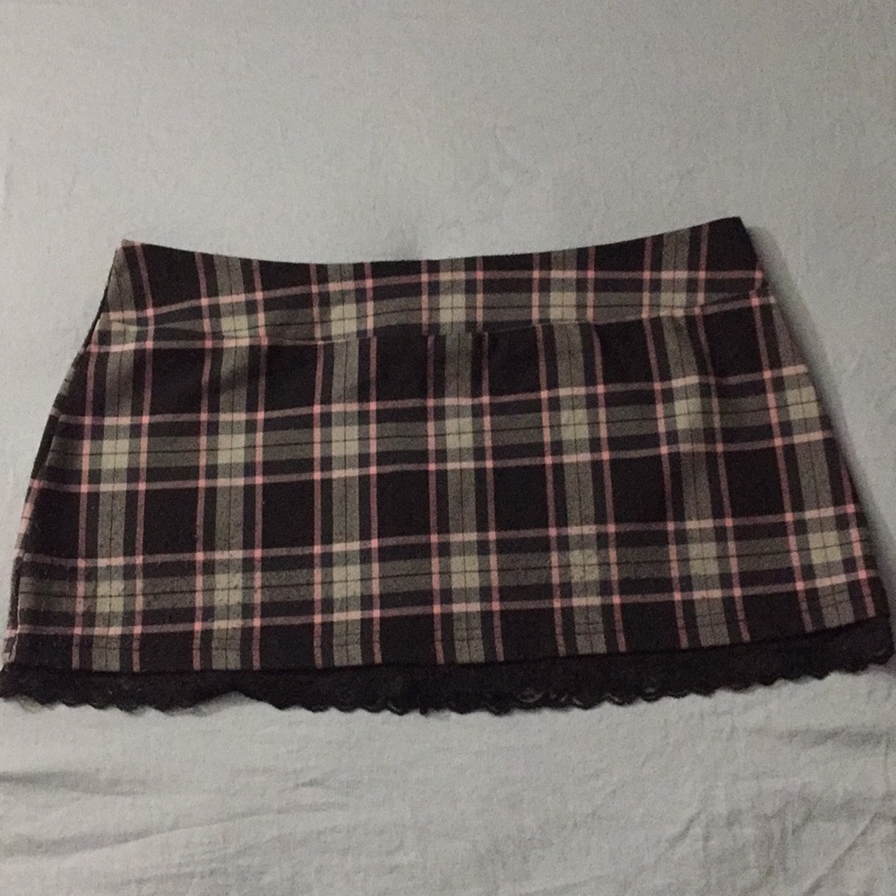 Plaid mini skirt w lace trim